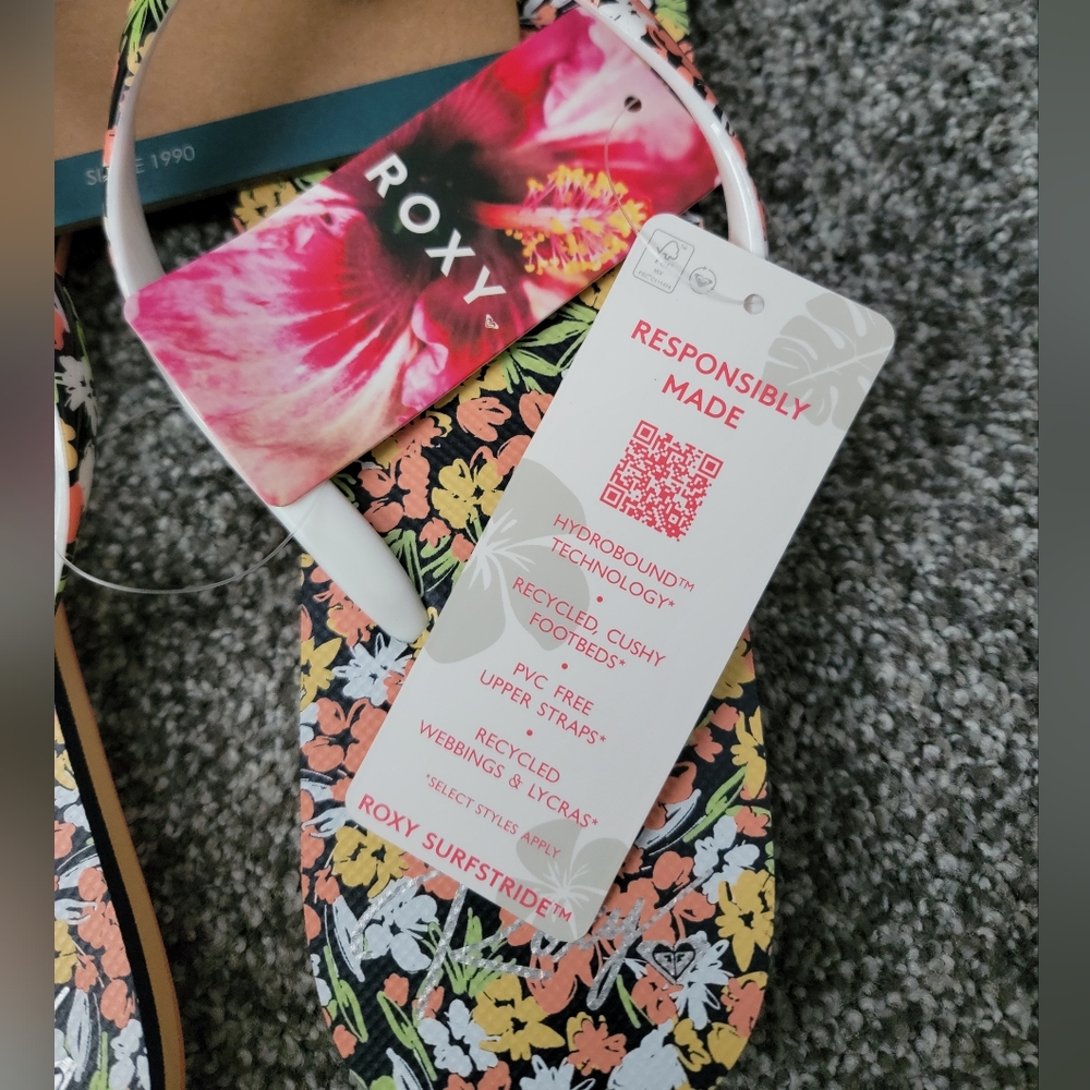 NWT! Roxy Flips - 8 - Picture 3 of 4